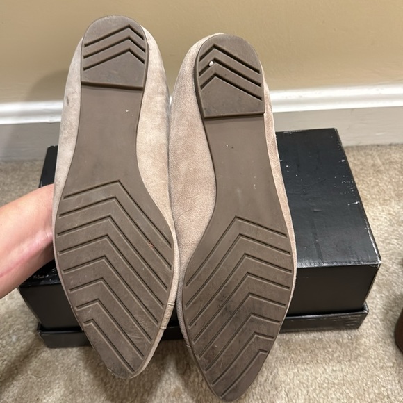 Taupe point toe flats - Picture 3 of 3
